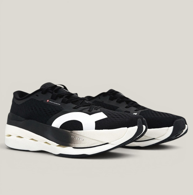 Кросівки ON Cloudboom Max White Black (2360213)